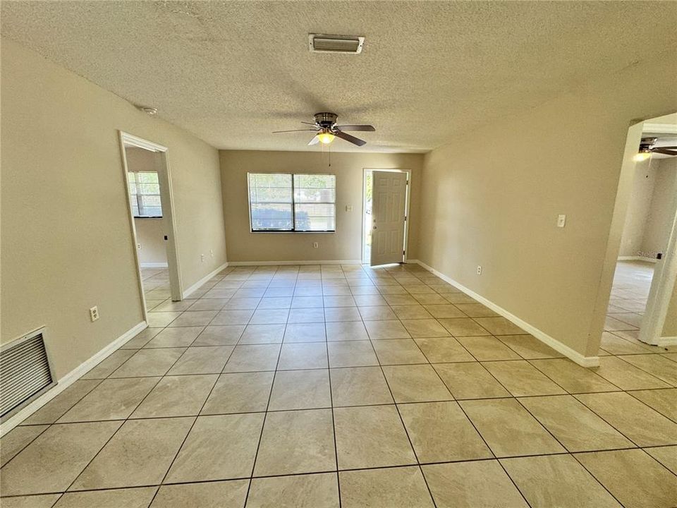 For Rent: $1,700 (3 beds, 2 baths, 1978 Square Feet)