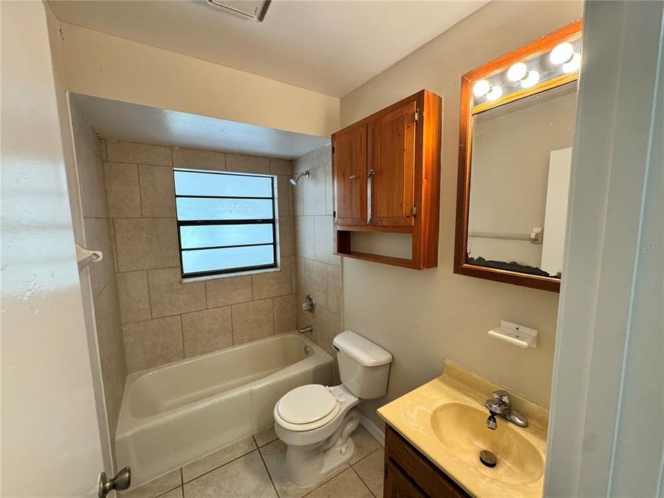 For Rent: $1,700 (3 beds, 2 baths, 1978 Square Feet)