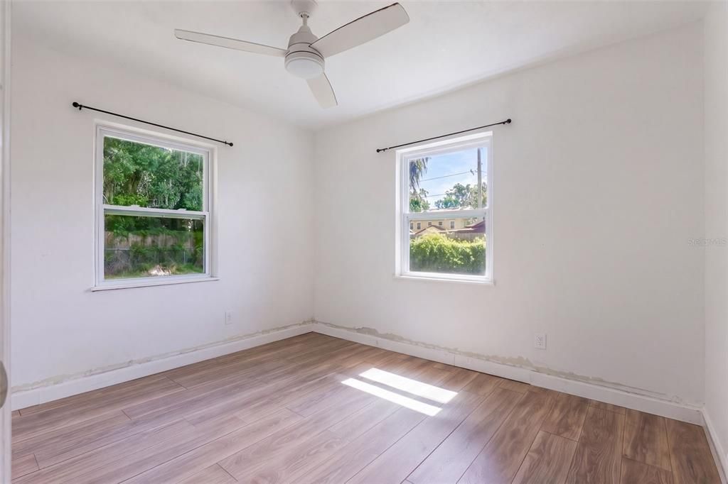 For Sale: $289,900 (3 beds, 2 baths, 975 Square Feet)
