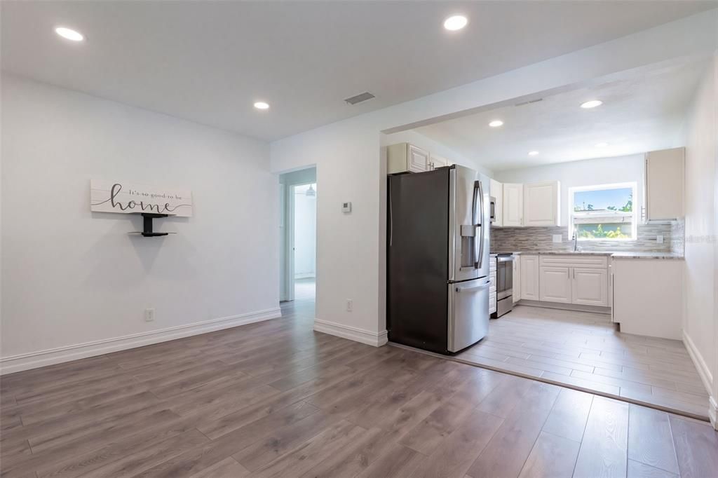 For Sale: $289,900 (3 beds, 2 baths, 975 Square Feet)