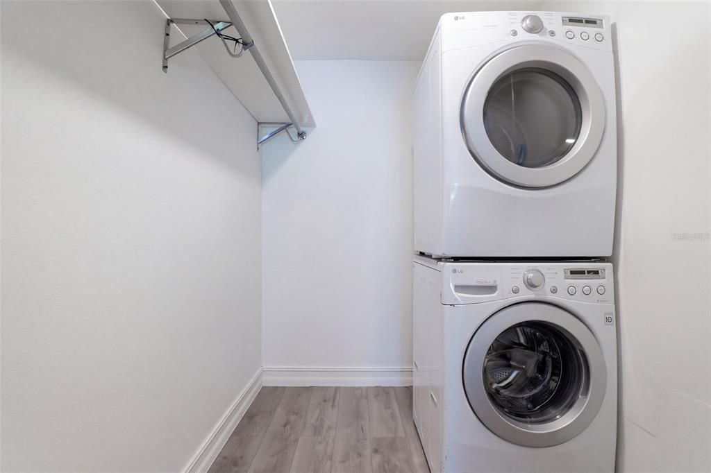 For Sale: $289,900 (3 beds, 2 baths, 975 Square Feet)