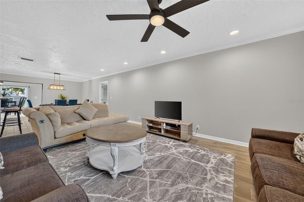 For Sale: $699,000 (3 beds, 2 baths, 2395 Square Feet)