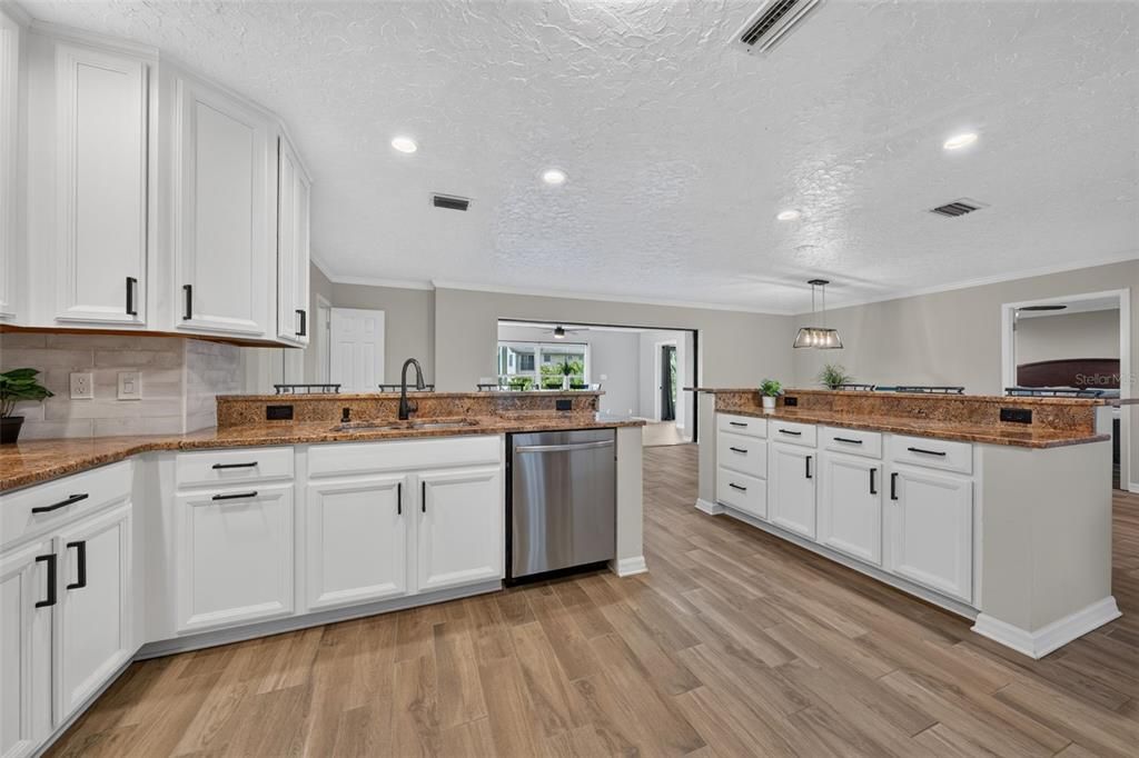 For Sale: $699,000 (3 beds, 2 baths, 2395 Square Feet)