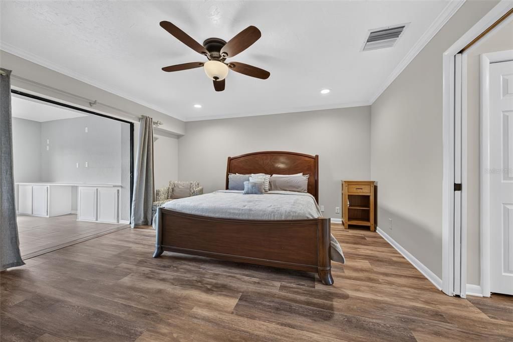 For Sale: $699,000 (3 beds, 2 baths, 2395 Square Feet)