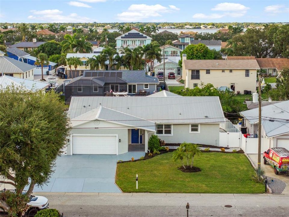 For Sale: $699,000 (3 beds, 2 baths, 2395 Square Feet)