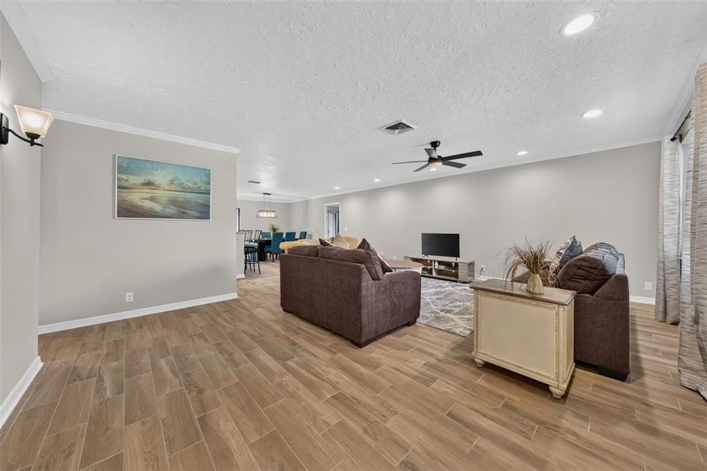 For Sale: $699,000 (3 beds, 2 baths, 2395 Square Feet)