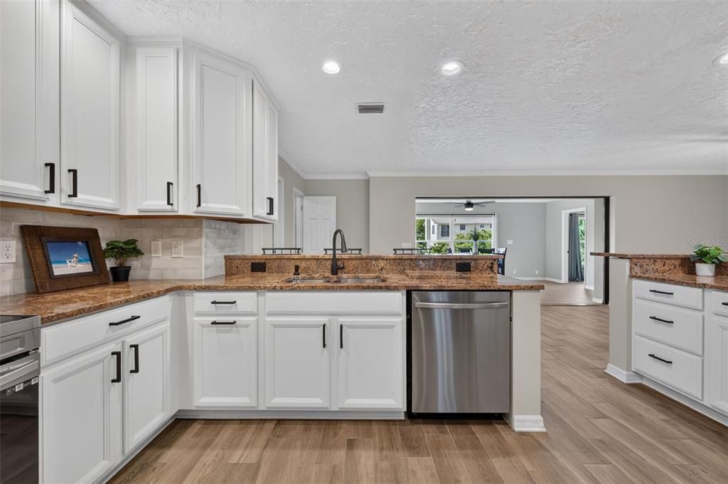 For Sale: $699,000 (3 beds, 2 baths, 2395 Square Feet)