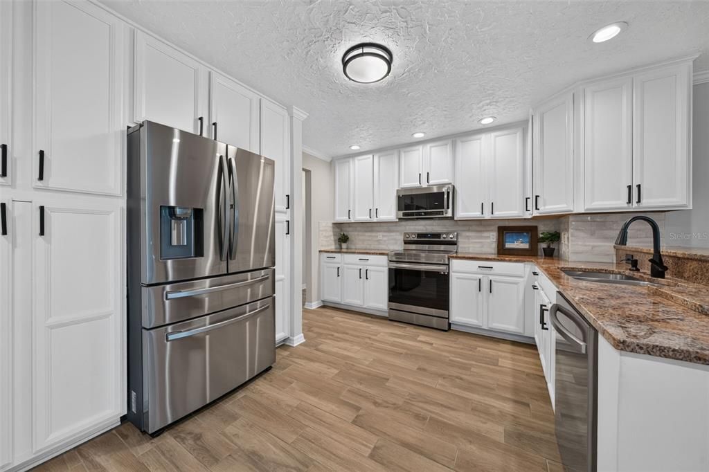 For Sale: $699,000 (3 beds, 2 baths, 2395 Square Feet)