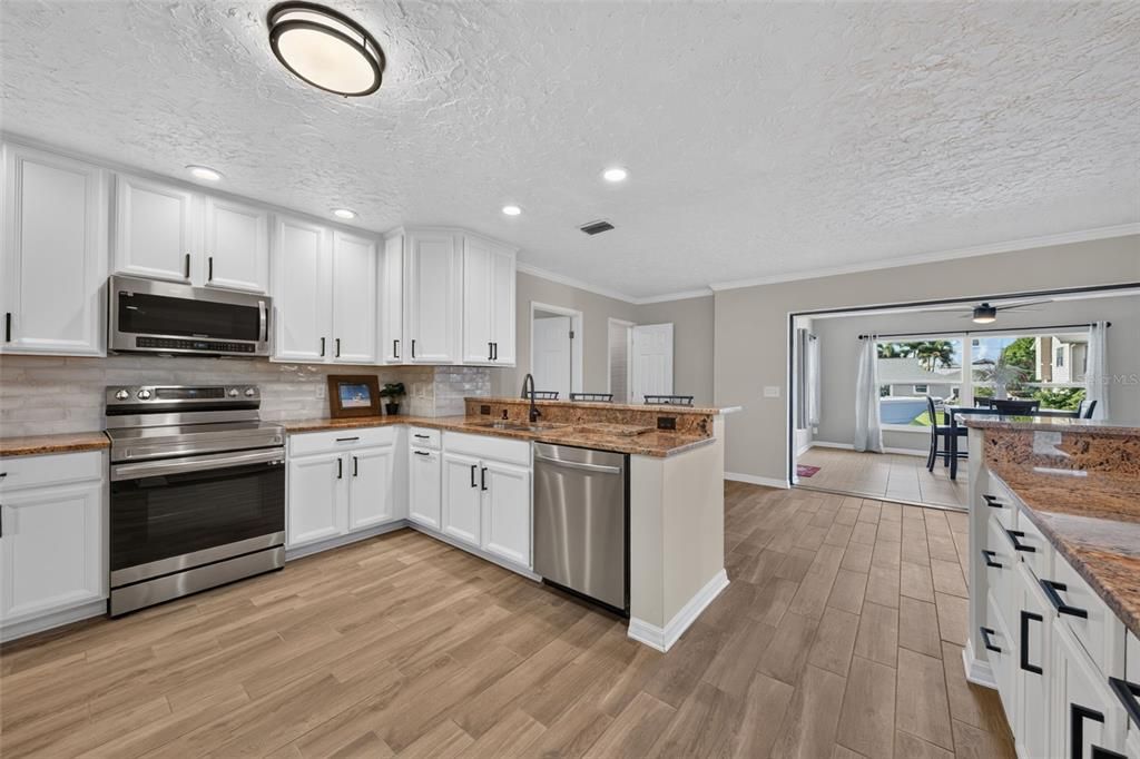 For Sale: $699,000 (3 beds, 2 baths, 2395 Square Feet)