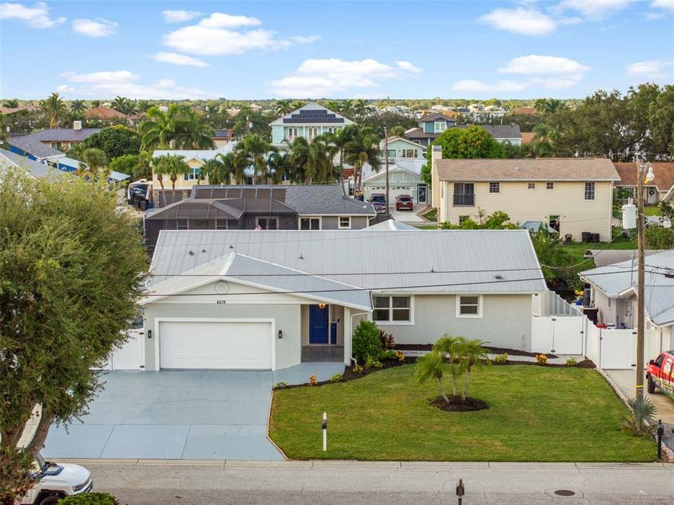 For Sale: $699,000 (3 beds, 2 baths, 2395 Square Feet)