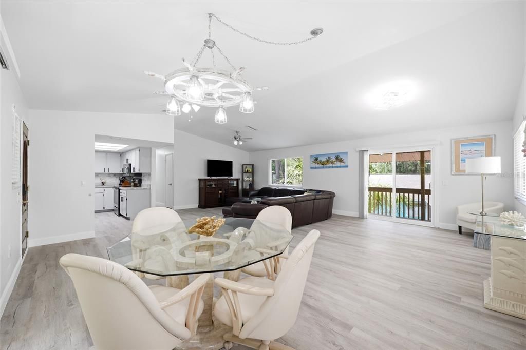 For Sale: $485,000 (2 beds, 2 baths, 1248 Square Feet)