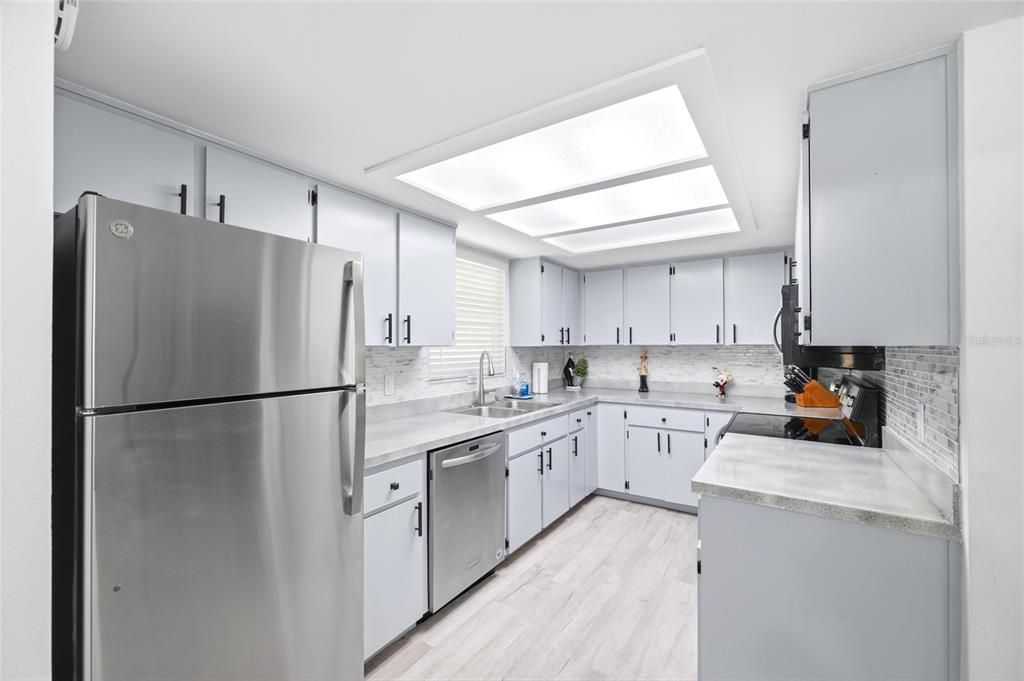 For Sale: $485,000 (2 beds, 2 baths, 1248 Square Feet)