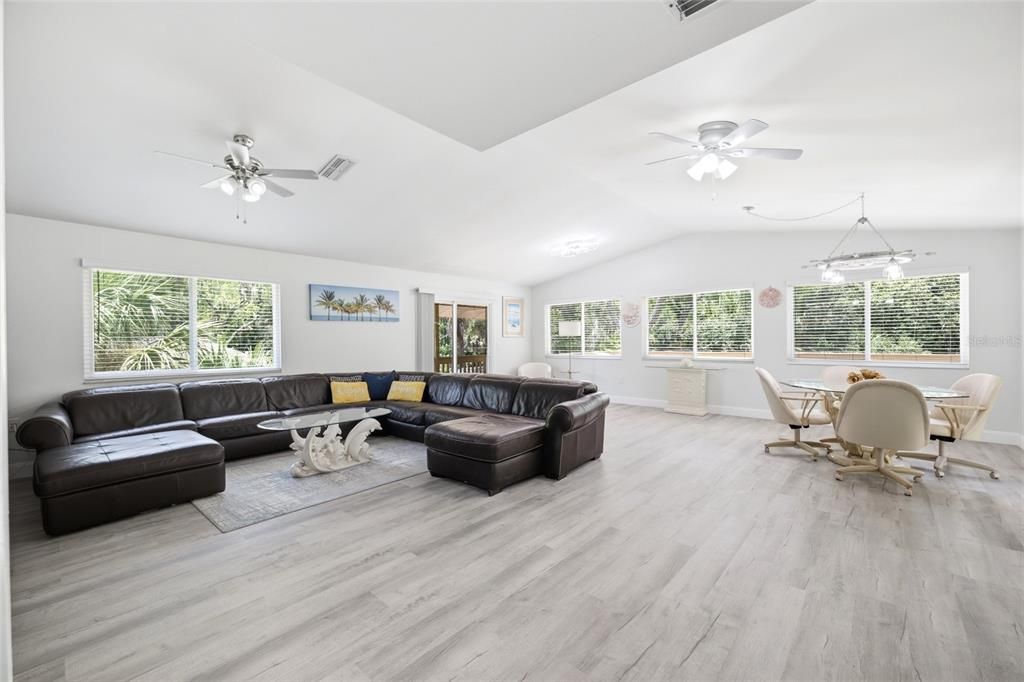 For Sale: $485,000 (2 beds, 2 baths, 1248 Square Feet)