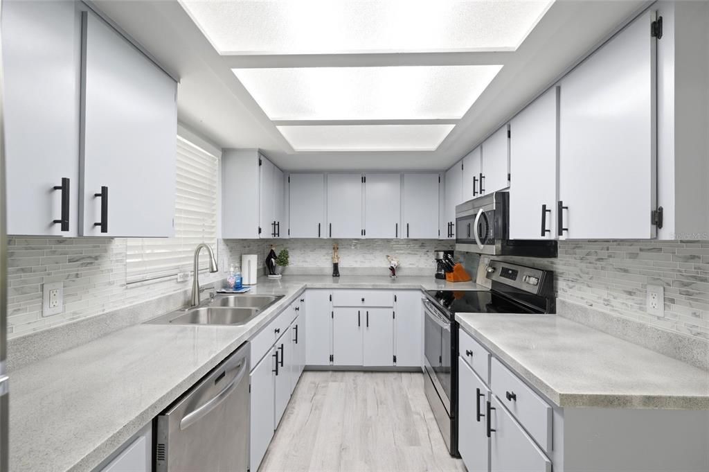 For Sale: $485,000 (2 beds, 2 baths, 1248 Square Feet)