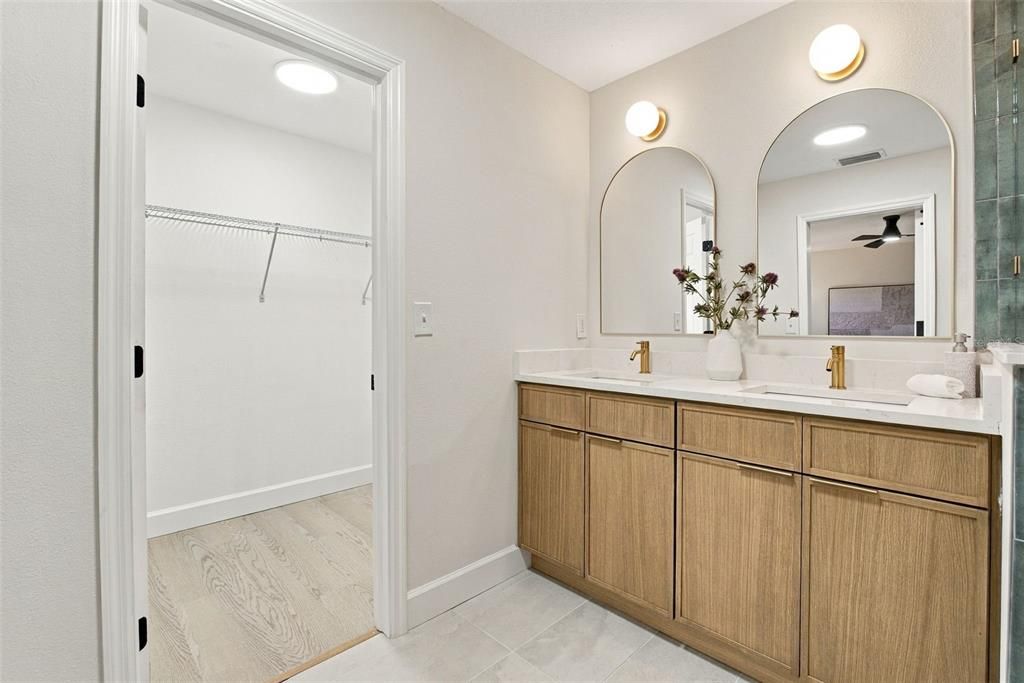 На продажу: $549,999 (3 спален, 2 ванн, 1684 Квадратных фут)