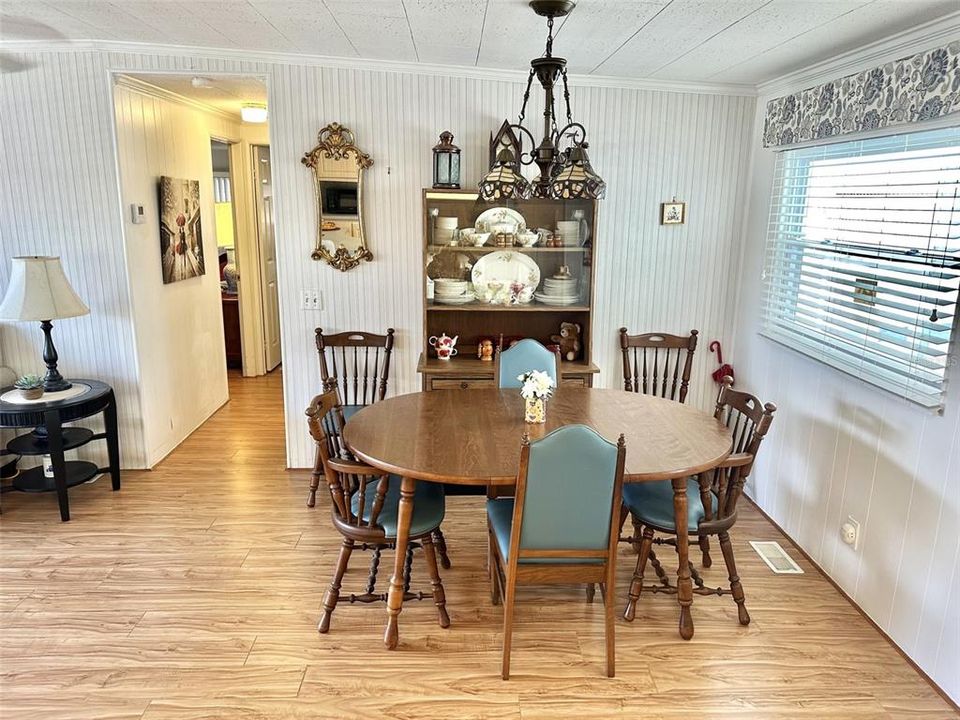 For Sale: $175,000 (2 beds, 2 baths, 1008 Square Feet)