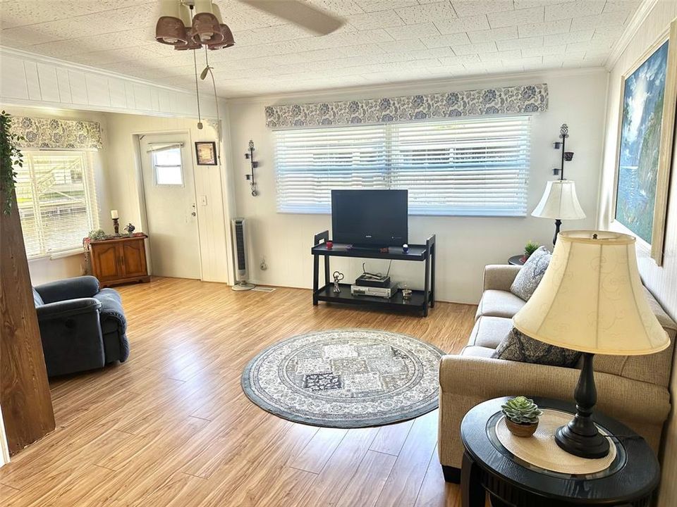 For Sale: $175,000 (2 beds, 2 baths, 1008 Square Feet)