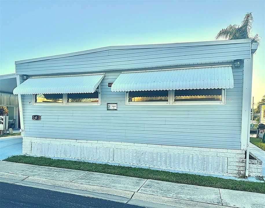 For Sale: $175,000 (2 beds, 2 baths, 1008 Square Feet)