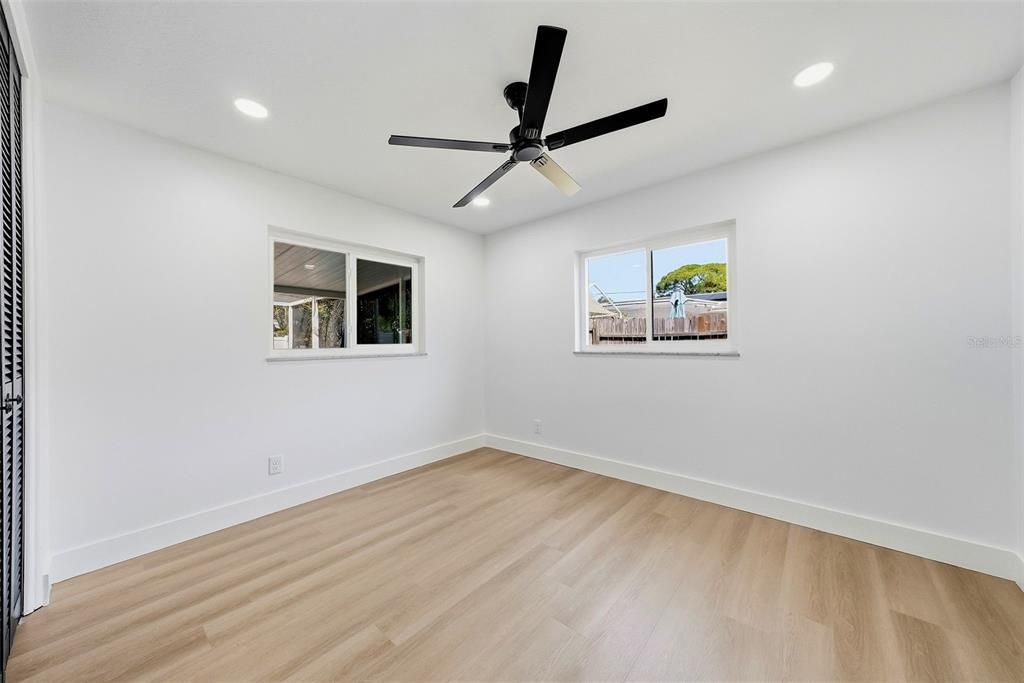 Activo con contrato: $425,000 (2 camas, 2 baños, 1209 Pies cuadrados)