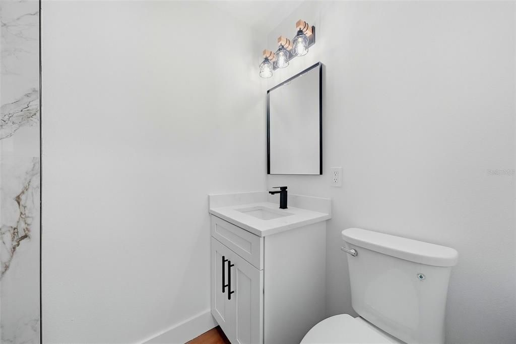 Activo con contrato: $425,000 (2 camas, 2 baños, 1209 Pies cuadrados)
