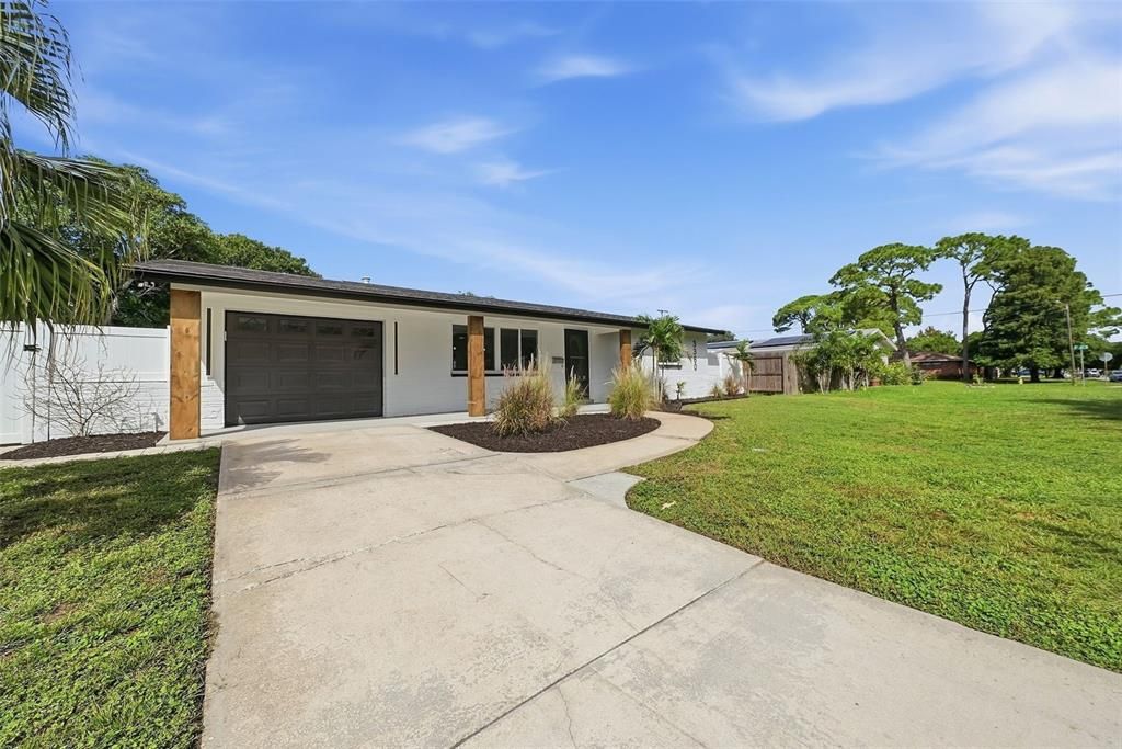 Activo con contrato: $425,000 (2 camas, 2 baños, 1209 Pies cuadrados)
