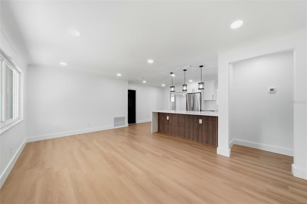 Activo con contrato: $425,000 (2 camas, 2 baños, 1209 Pies cuadrados)
