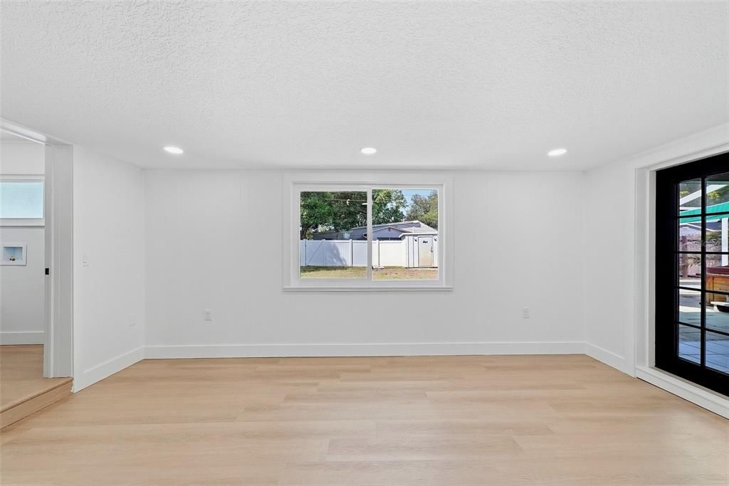Activo con contrato: $425,000 (2 camas, 2 baños, 1209 Pies cuadrados)