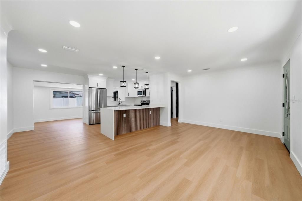 Activo con contrato: $425,000 (2 camas, 2 baños, 1209 Pies cuadrados)
