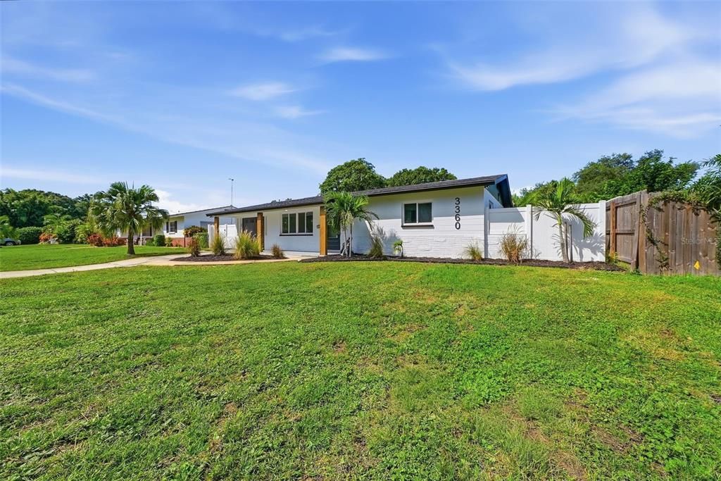 Activo con contrato: $425,000 (2 camas, 2 baños, 1209 Pies cuadrados)