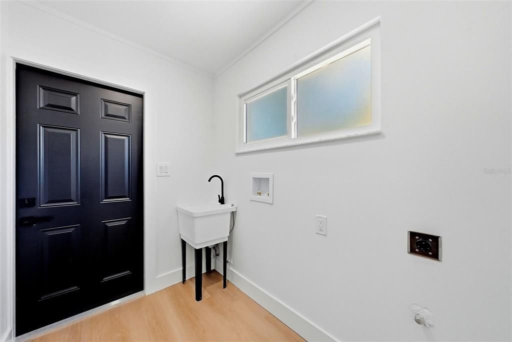 Activo con contrato: $425,000 (2 camas, 2 baños, 1209 Pies cuadrados)