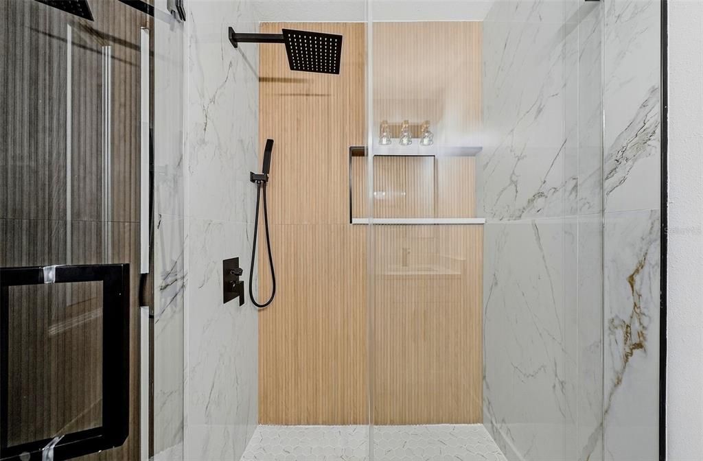 Activo con contrato: $425,000 (2 camas, 2 baños, 1209 Pies cuadrados)