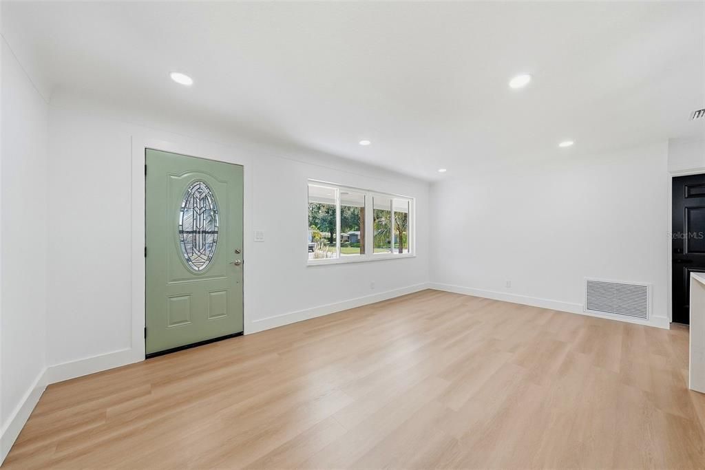 Activo con contrato: $425,000 (2 camas, 2 baños, 1209 Pies cuadrados)