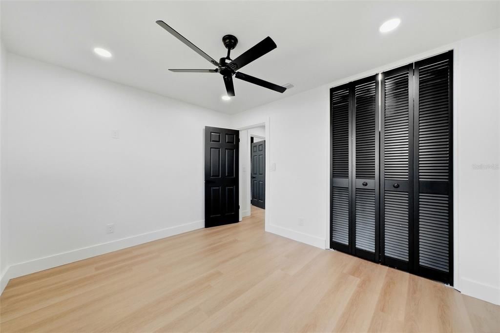 Activo con contrato: $425,000 (2 camas, 2 baños, 1209 Pies cuadrados)