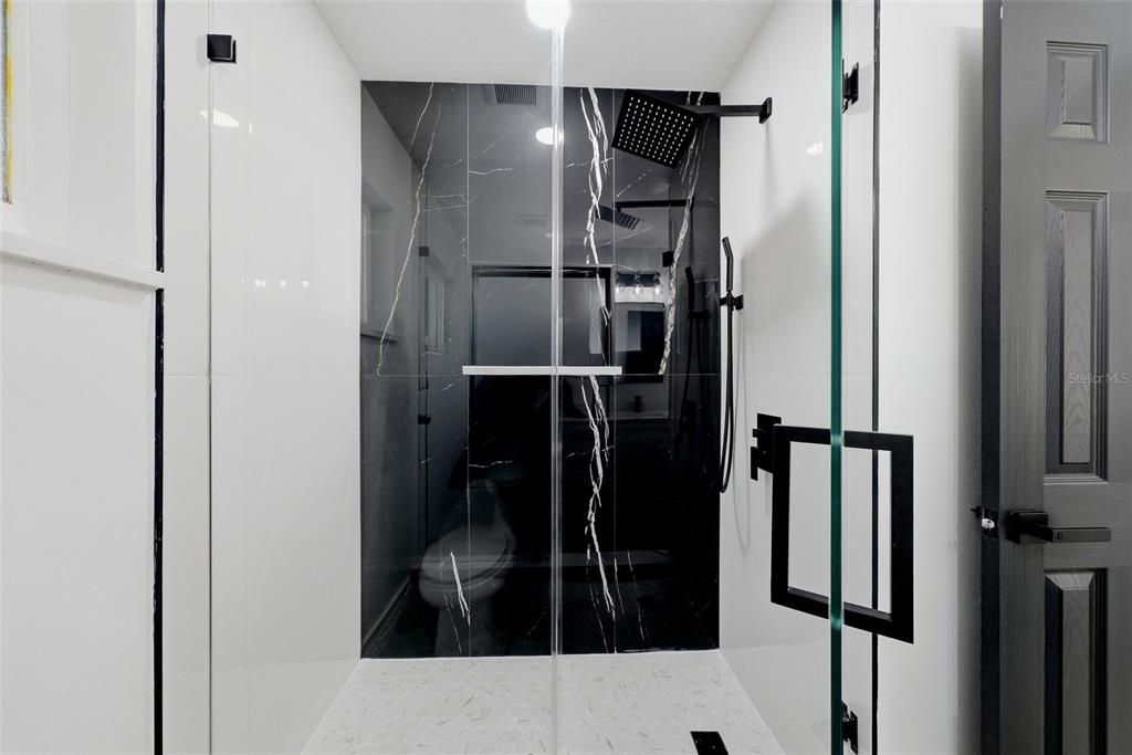 Activo con contrato: $425,000 (2 camas, 2 baños, 1209 Pies cuadrados)