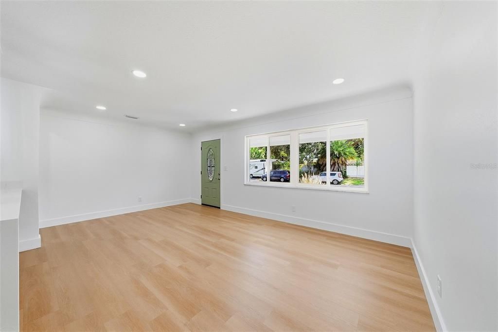 Activo con contrato: $425,000 (2 camas, 2 baños, 1209 Pies cuadrados)