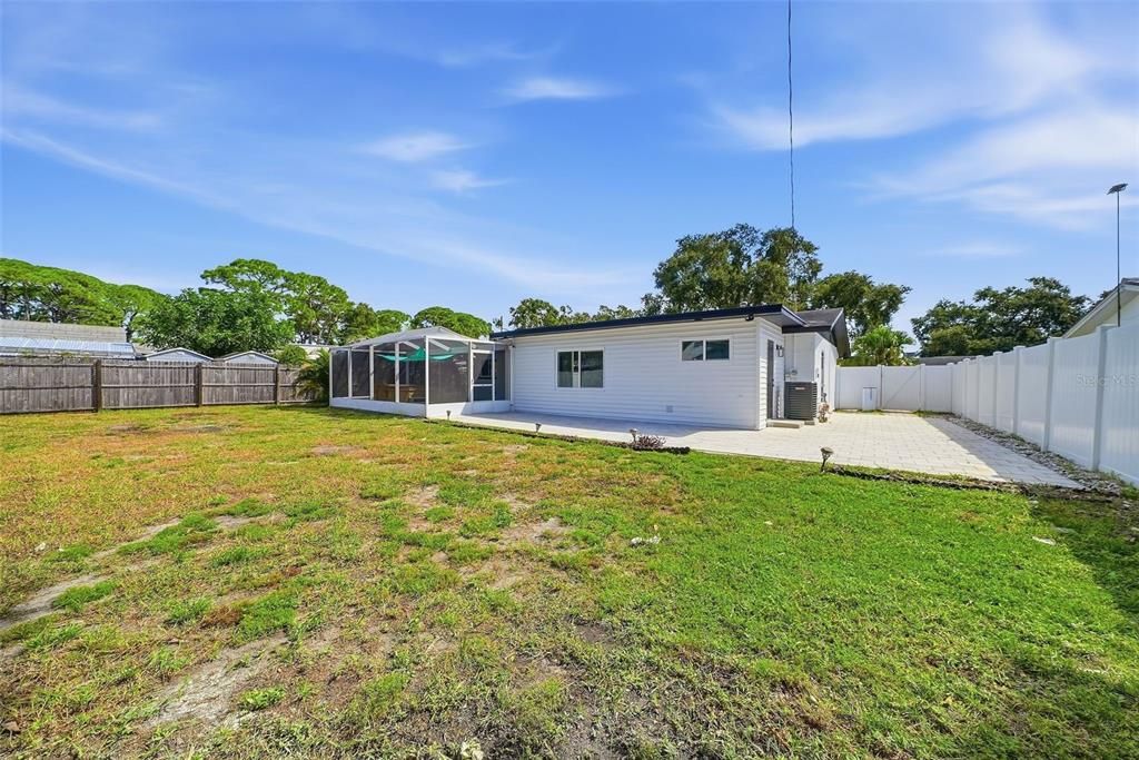Activo con contrato: $425,000 (2 camas, 2 baños, 1209 Pies cuadrados)