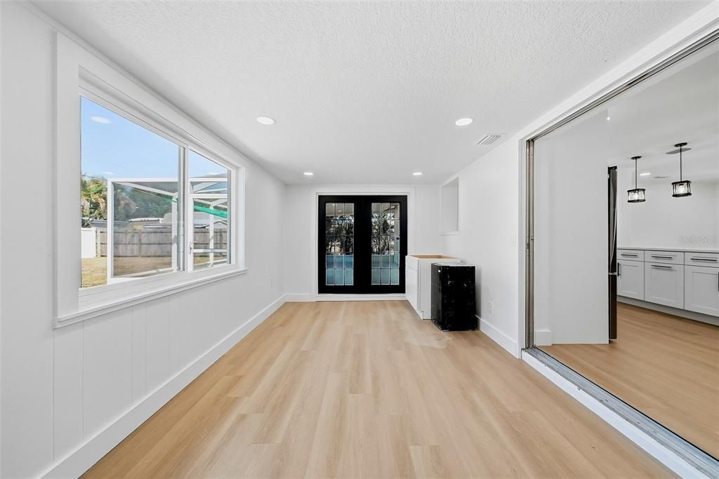 Activo con contrato: $425,000 (2 camas, 2 baños, 1209 Pies cuadrados)