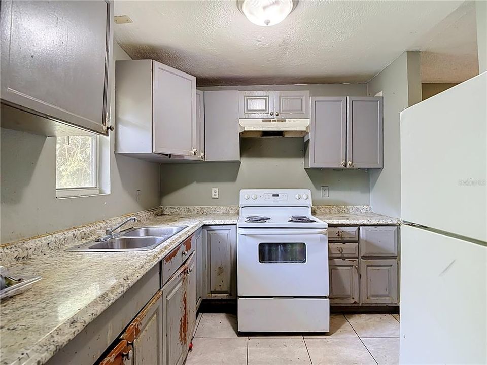For Sale: $189,000 (3 beds, 1 baths, 896 Square Feet)
