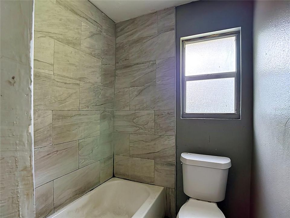For Sale: $189,000 (3 beds, 1 baths, 896 Square Feet)
