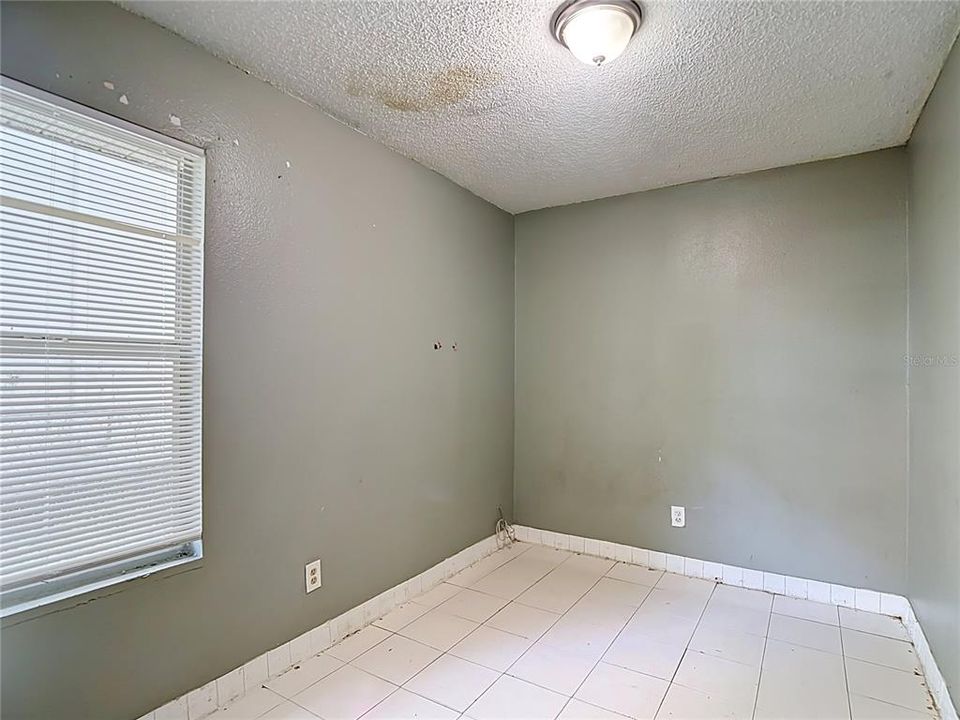 For Sale: $189,000 (3 beds, 1 baths, 896 Square Feet)