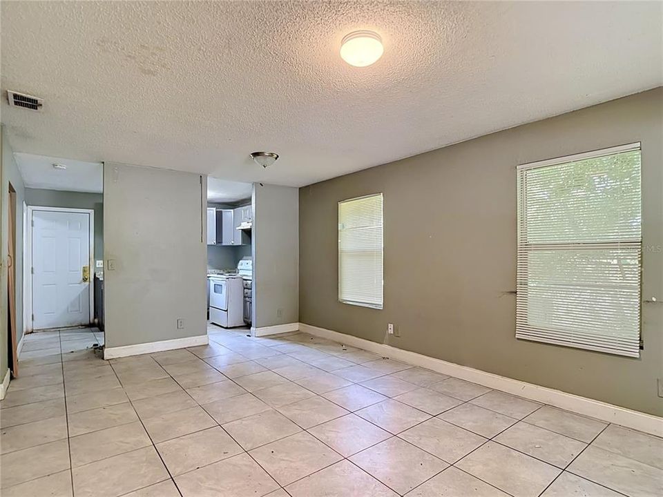 For Sale: $189,000 (3 beds, 1 baths, 896 Square Feet)