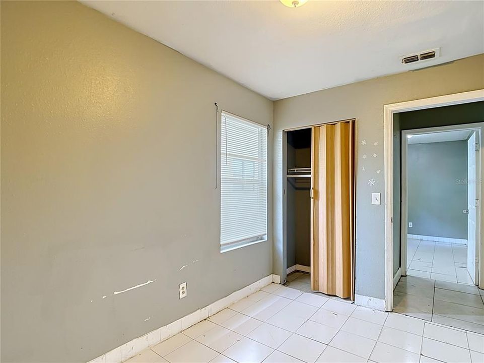 For Sale: $189,000 (3 beds, 1 baths, 896 Square Feet)