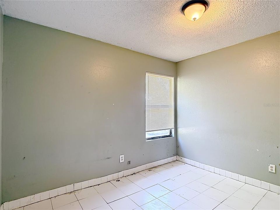 For Sale: $189,000 (3 beds, 1 baths, 896 Square Feet)