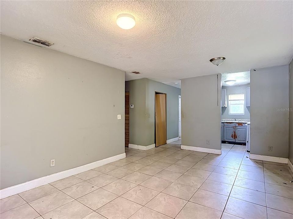 For Sale: $189,000 (3 beds, 1 baths, 896 Square Feet)
