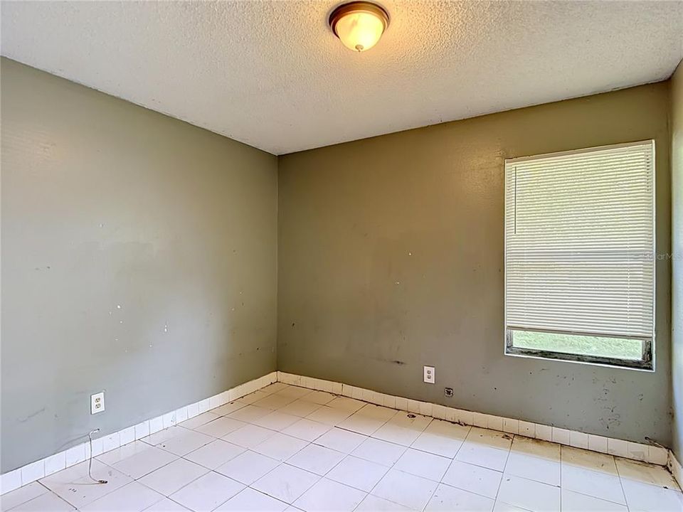 For Sale: $189,000 (3 beds, 1 baths, 896 Square Feet)