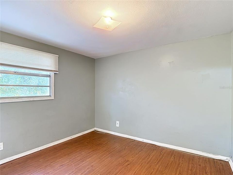 For Sale: $225,000 (4 beds, 1 baths, 1100 Square Feet)