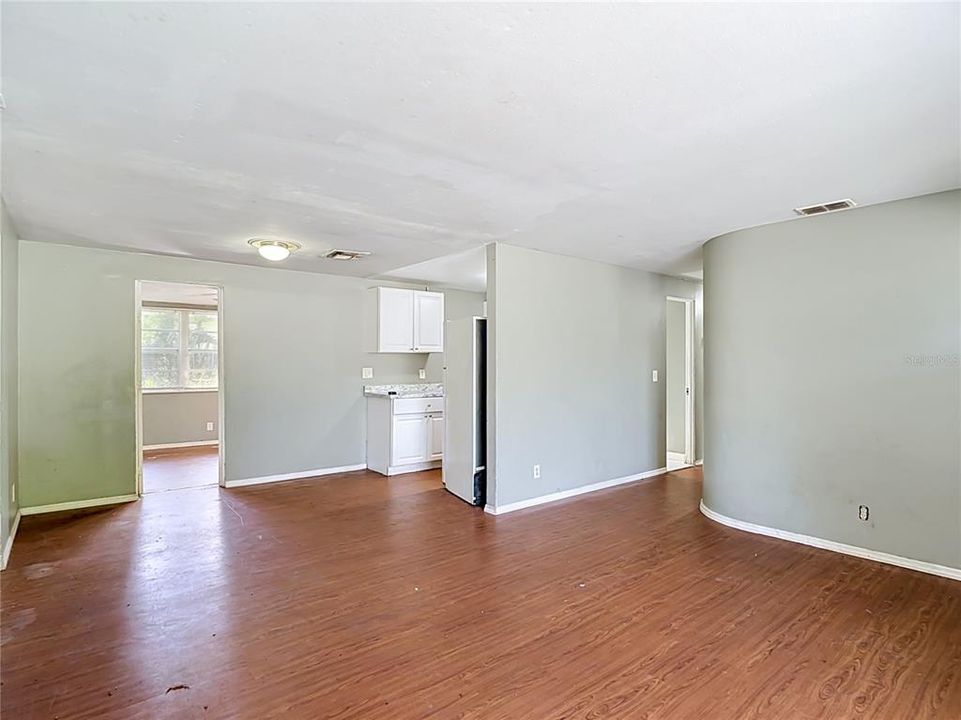 For Sale: $225,000 (4 beds, 1 baths, 1100 Square Feet)
