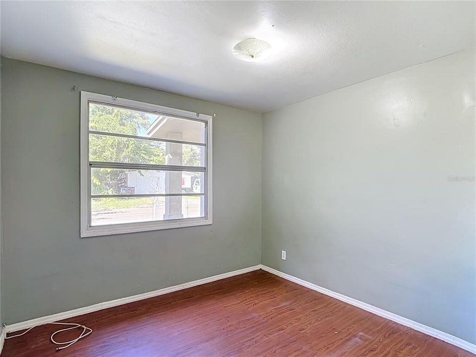 For Sale: $225,000 (4 beds, 1 baths, 1100 Square Feet)