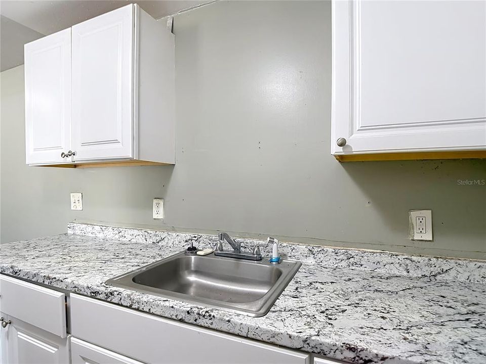 For Sale: $225,000 (4 beds, 1 baths, 1100 Square Feet)