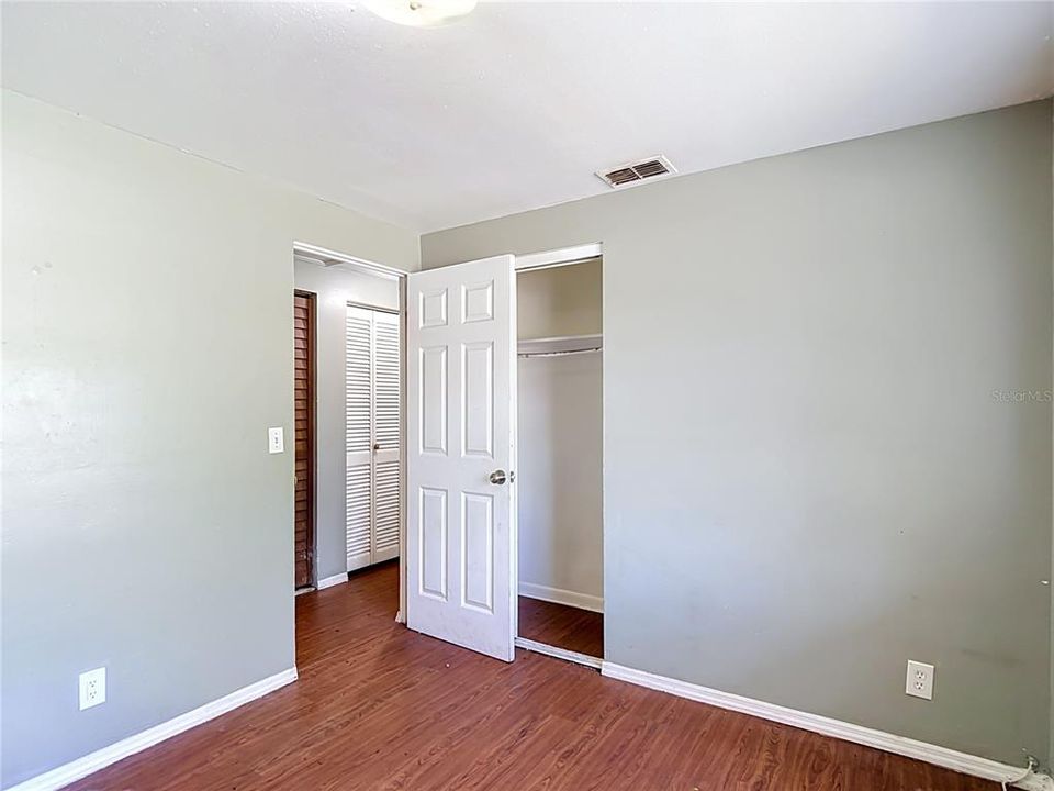 For Sale: $225,000 (4 beds, 1 baths, 1100 Square Feet)